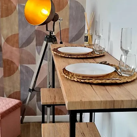 Ng Suitehome: Tourcoing Apartment with Netflix & Free Parking Exterior photo