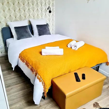 Ng Suitehome: Tourcoing Apartment with Netflix & Free Parking Exterior photo