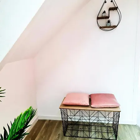 Ng Suitehome: Tourcoing Apartment with Netflix & Free Parking Exterior photo