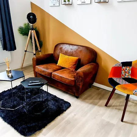 Ng Suitehome: Tourcoing Apartment with Netflix & Free Parking Exterior photo