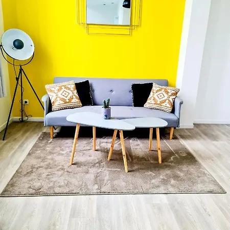 Ng Suitehome: Tourcoing Apartment with Netflix & Free Parking Exterior photo