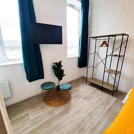 Ng Suitehome: Tourcoing Apartment with Netflix & Free Parking Exterior photo