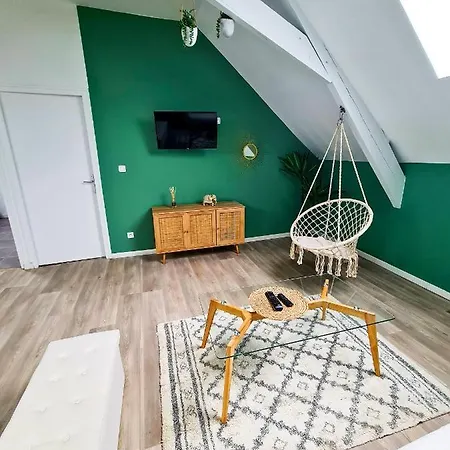 Ng Suitehome: Tourcoing Apartment with Netflix & Free Parking Exterior photo