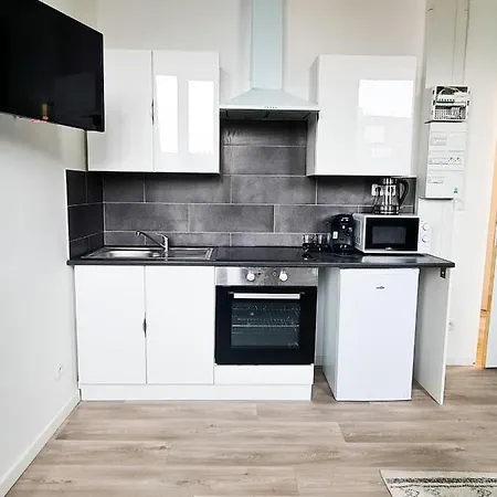 Ng Suitehome: Tourcoing Apartment with Netflix & Free Parking Exterior photo