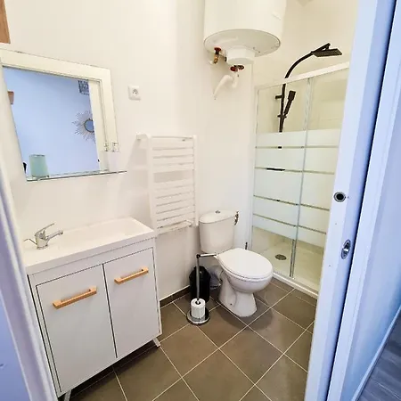 Ng Suitehome: Tourcoing Apartment with Netflix & Free Parking Exterior photo