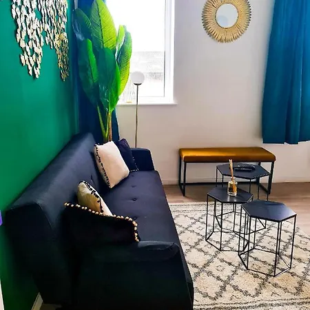Ng Suitehome: Tourcoing Apartment with Netflix & Free Parking Exterior photo