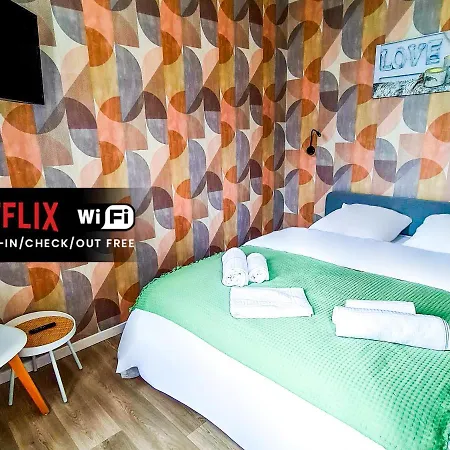 Ng Suitehome: Tourcoing Apartment with Netflix & Free Parking Exterior photo