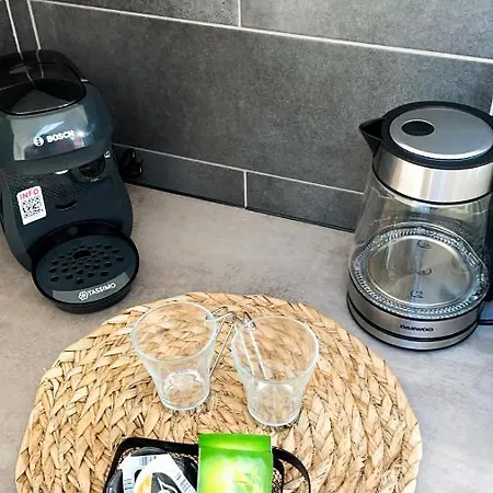 Ng Suitehome: Tourcoing Apartment with Netflix & Free Parking Exterior photo