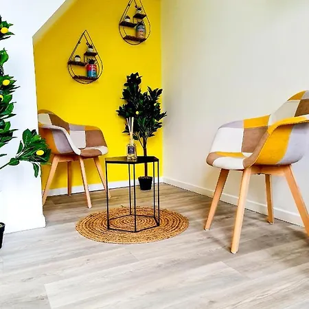 Ng Suitehome: Tourcoing Apartment with Netflix & Free Parking Exterior photo