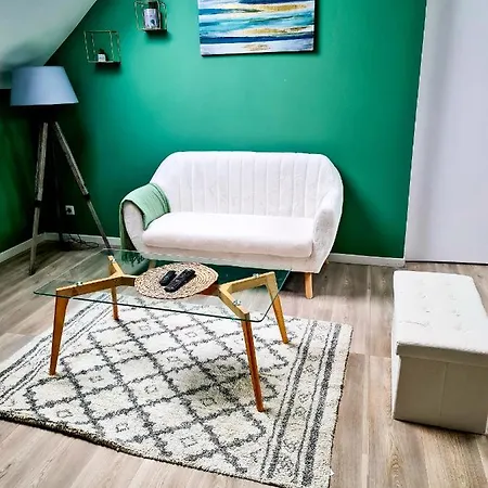 Ng Suitehome: Tourcoing Apartment with Netflix & Free Parking Exterior photo