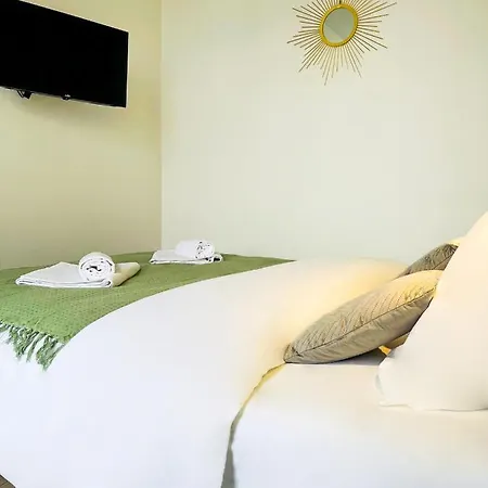 Ng Suitehome: Tourcoing Apartment with Netflix & Free Parking Exterior photo