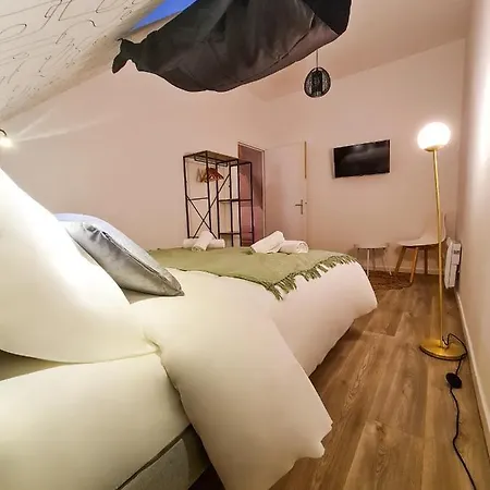 Ng Suitehome: Tourcoing Apartment with Netflix & Free Parking Exterior photo