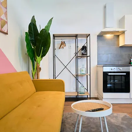 Ng Suitehome: Tourcoing Apartment with Netflix & Free Parking Exterior photo