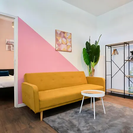 Ng Suitehome: Tourcoing Apartment with Netflix & Free Parking Exterior photo