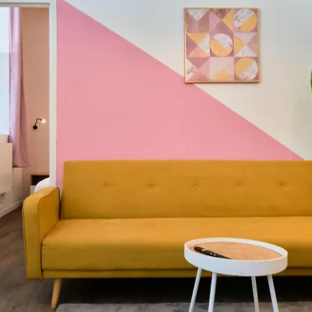 Ng Suitehome: Tourcoing Apartment with Netflix & Free Parking Exterior photo