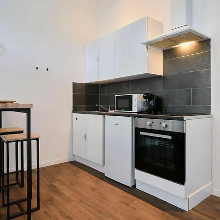 Ng Suitehome: Tourcoing Apartment with Netflix & Free Parking Exterior photo