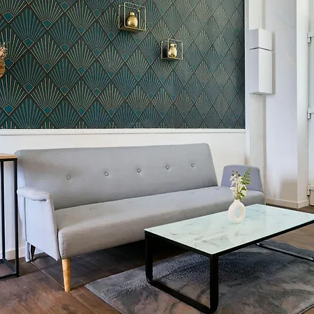 Ng Suitehome: Tourcoing Apartment with Netflix & Free Parking Exterior photo