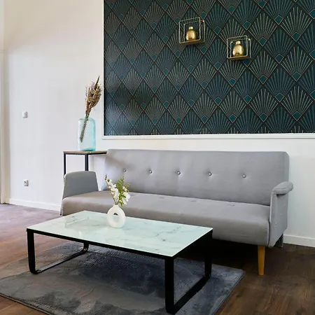 Ng Suitehome: Tourcoing Apartment with Netflix & Free Parking Exterior photo
