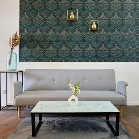 Ng Suitehome: Tourcoing Apartment with Netflix & Free Parking Exterior photo
