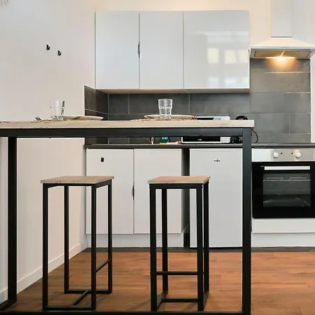 Ng Suitehome: Tourcoing Apartment with Netflix & Free Parking Exterior photo