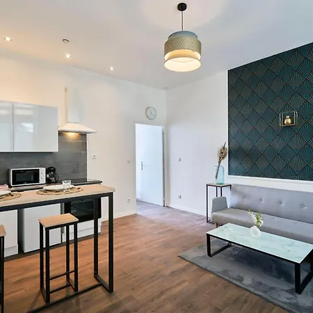 Ng Suitehome: Tourcoing Apartment with Netflix & Free Parking Exterior photo