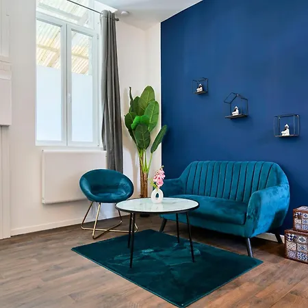 Ng Suitehome: Tourcoing Apartment with Netflix & Free Parking Exterior photo