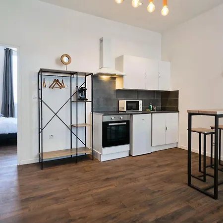 Ng Suitehome: Tourcoing Apartment with Netflix & Free Parking Exterior photo