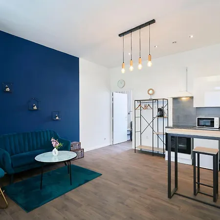 Ng Suitehome: Tourcoing Apartment with Netflix & Free Parking Exterior photo