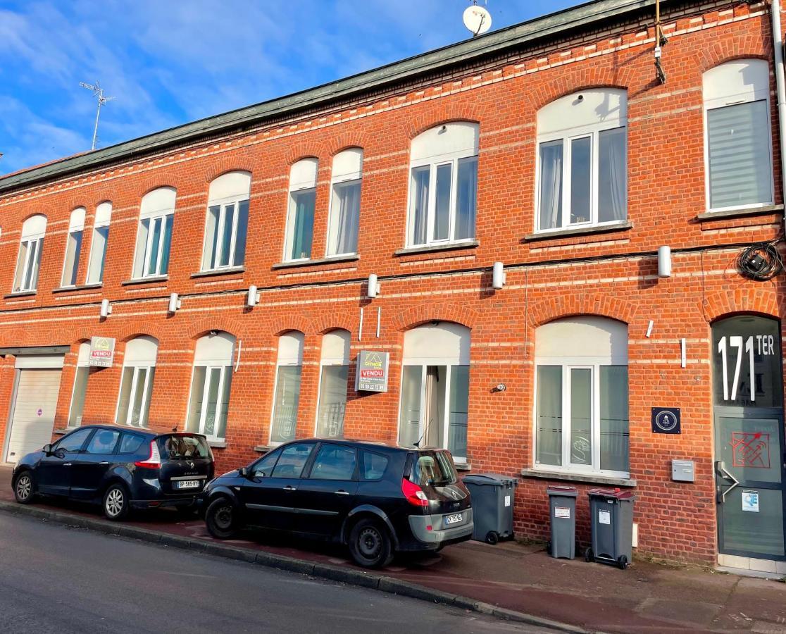 Ng Suitehome: With Netflix & Free Parking Apartment