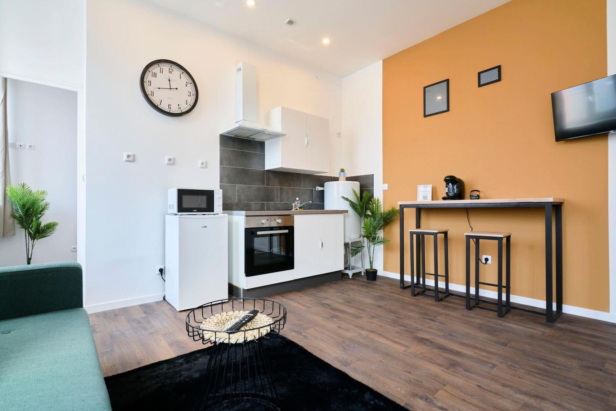 Ng Suitehome: With Netflix & Free Parking Apartment