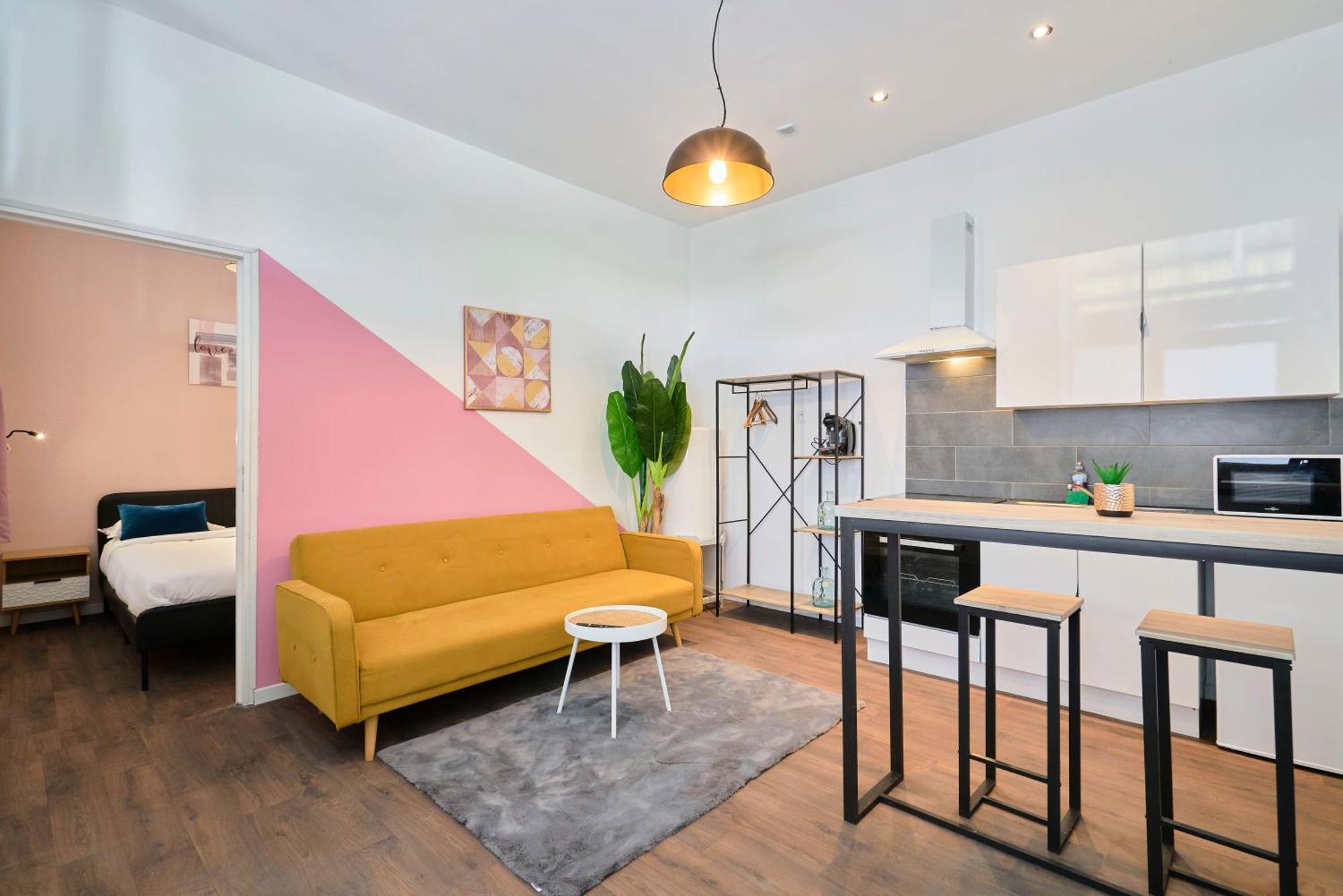Apartment Ng Suitehome: With Netflix & Free Parking Tourcoing