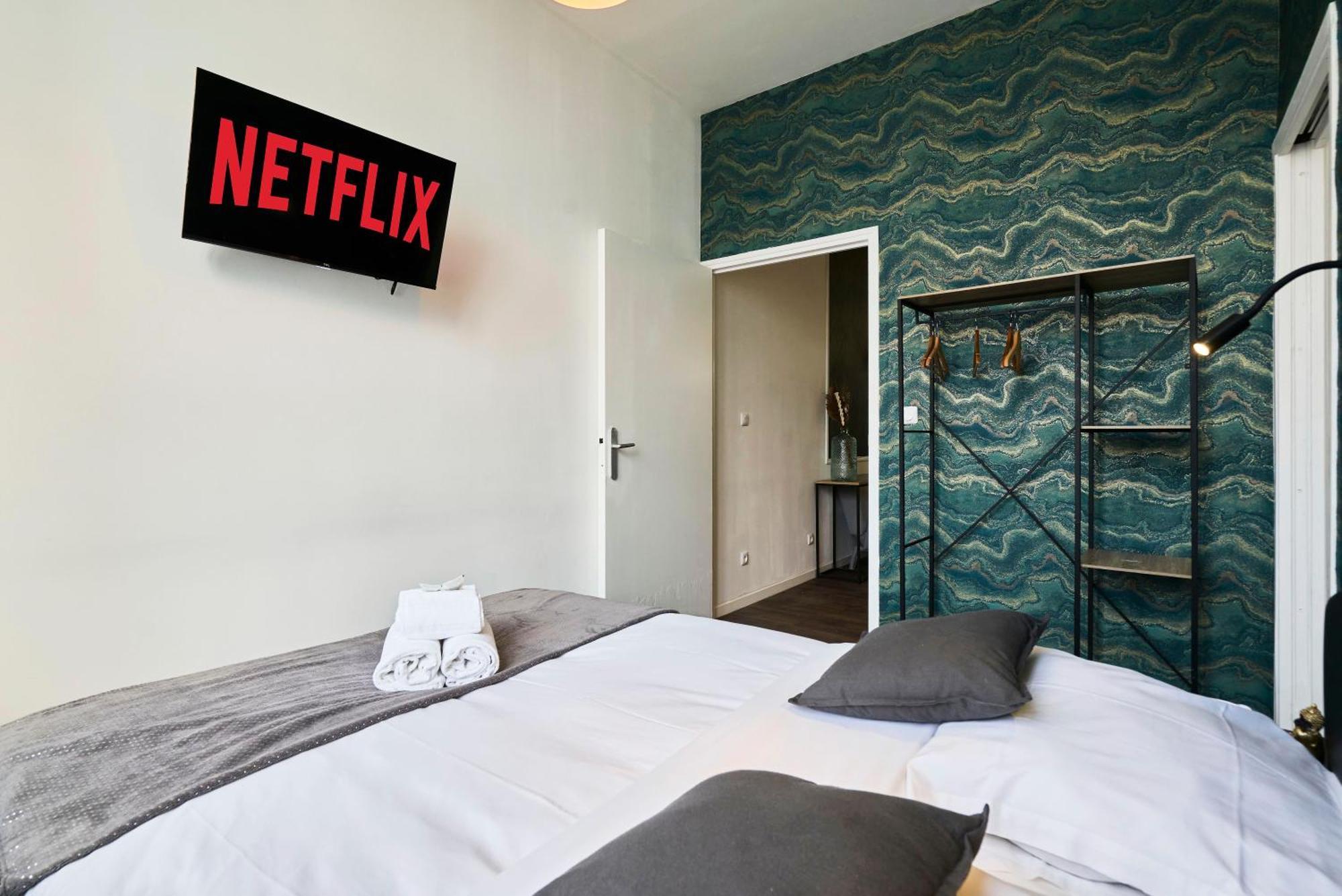 Ng Suitehome: With Netflix & Free Parking Apartment