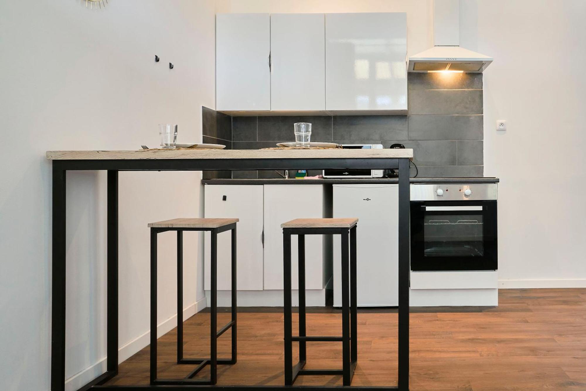 Apartment Ng Suitehome: With Netflix & Free Parking *