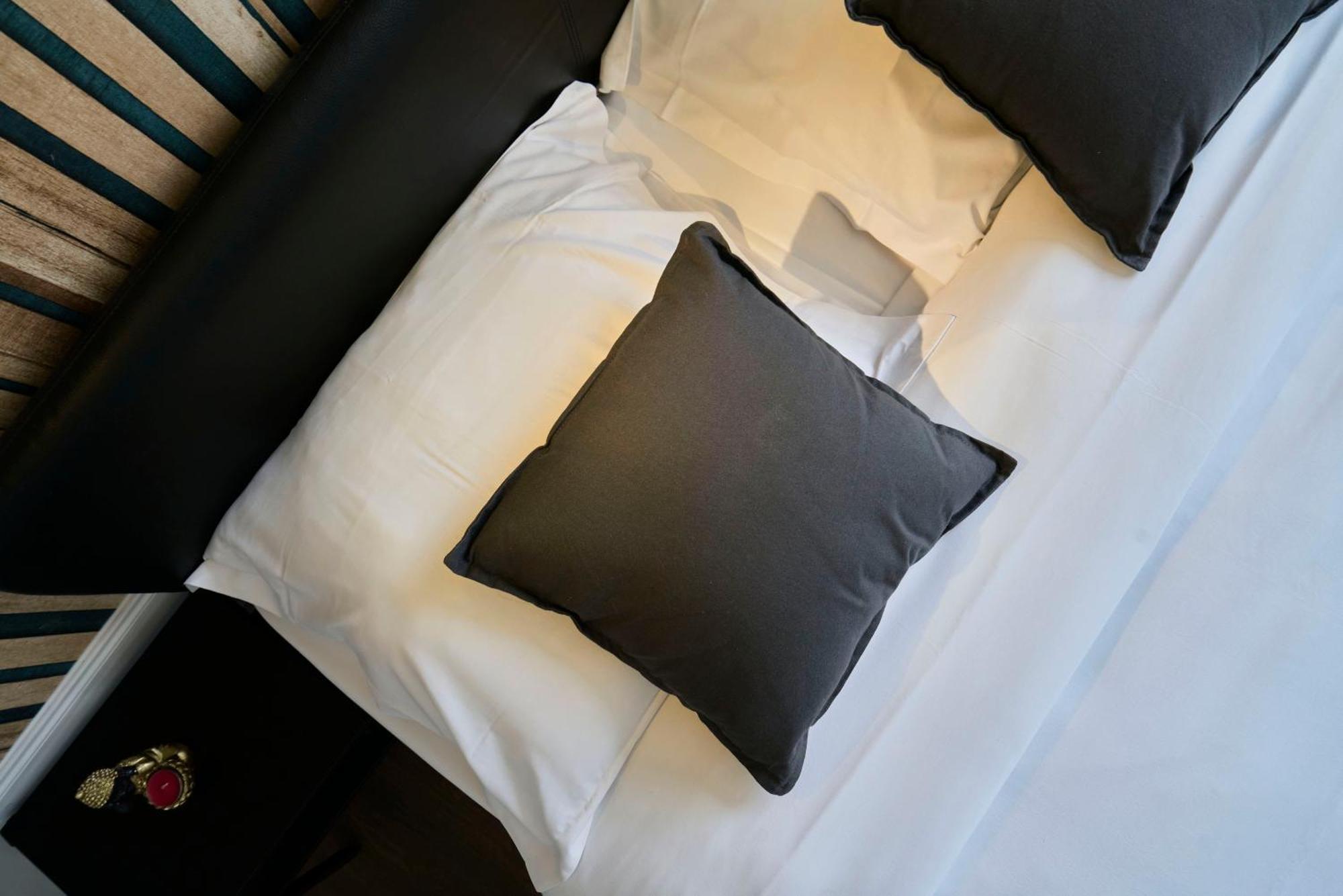 Ng Suitehome: With Netflix & Free Parking Apartment