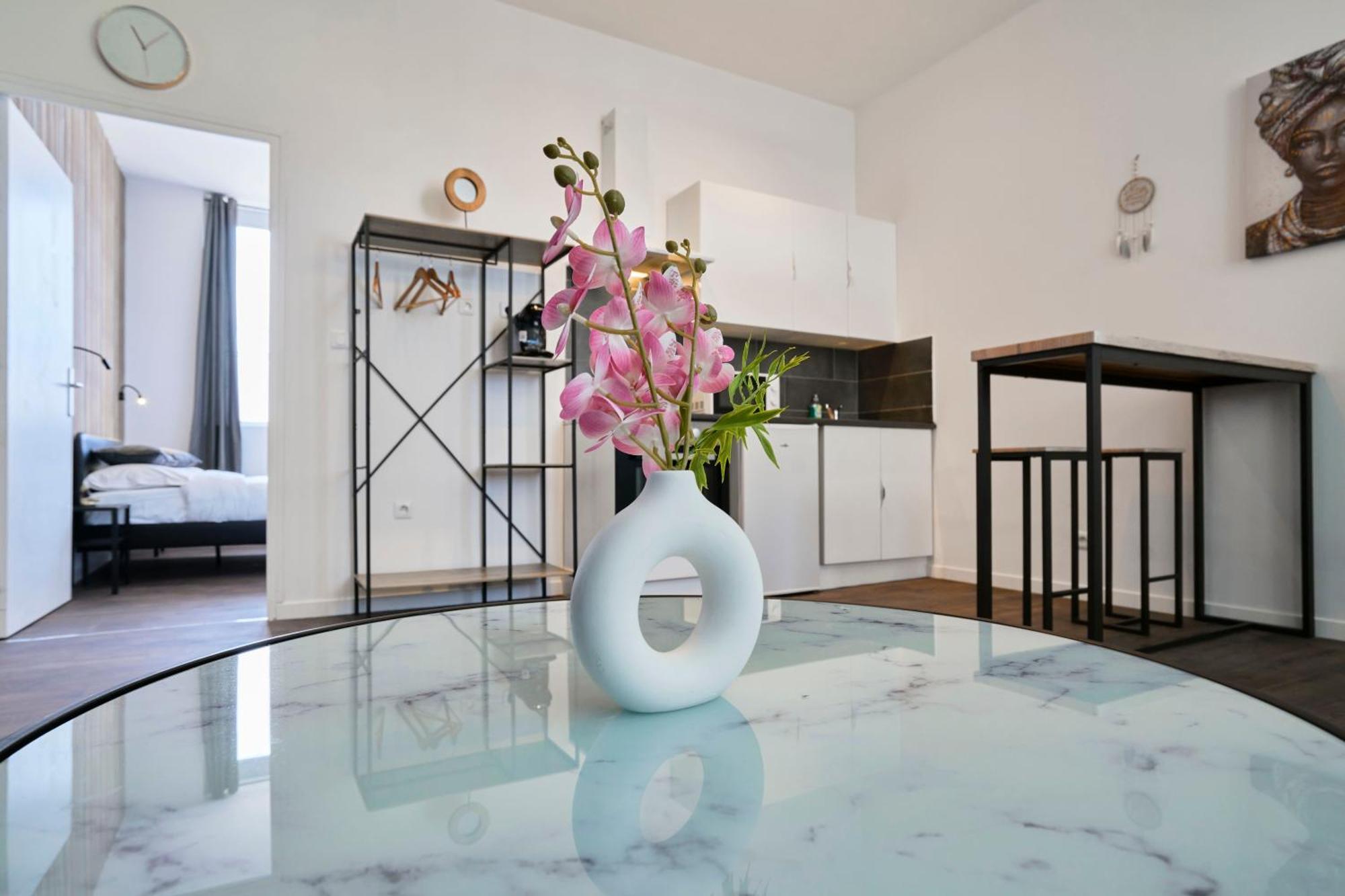Ng Suitehome: With Netflix & Free Parking